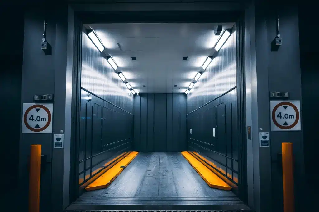 dock leveller lift interior